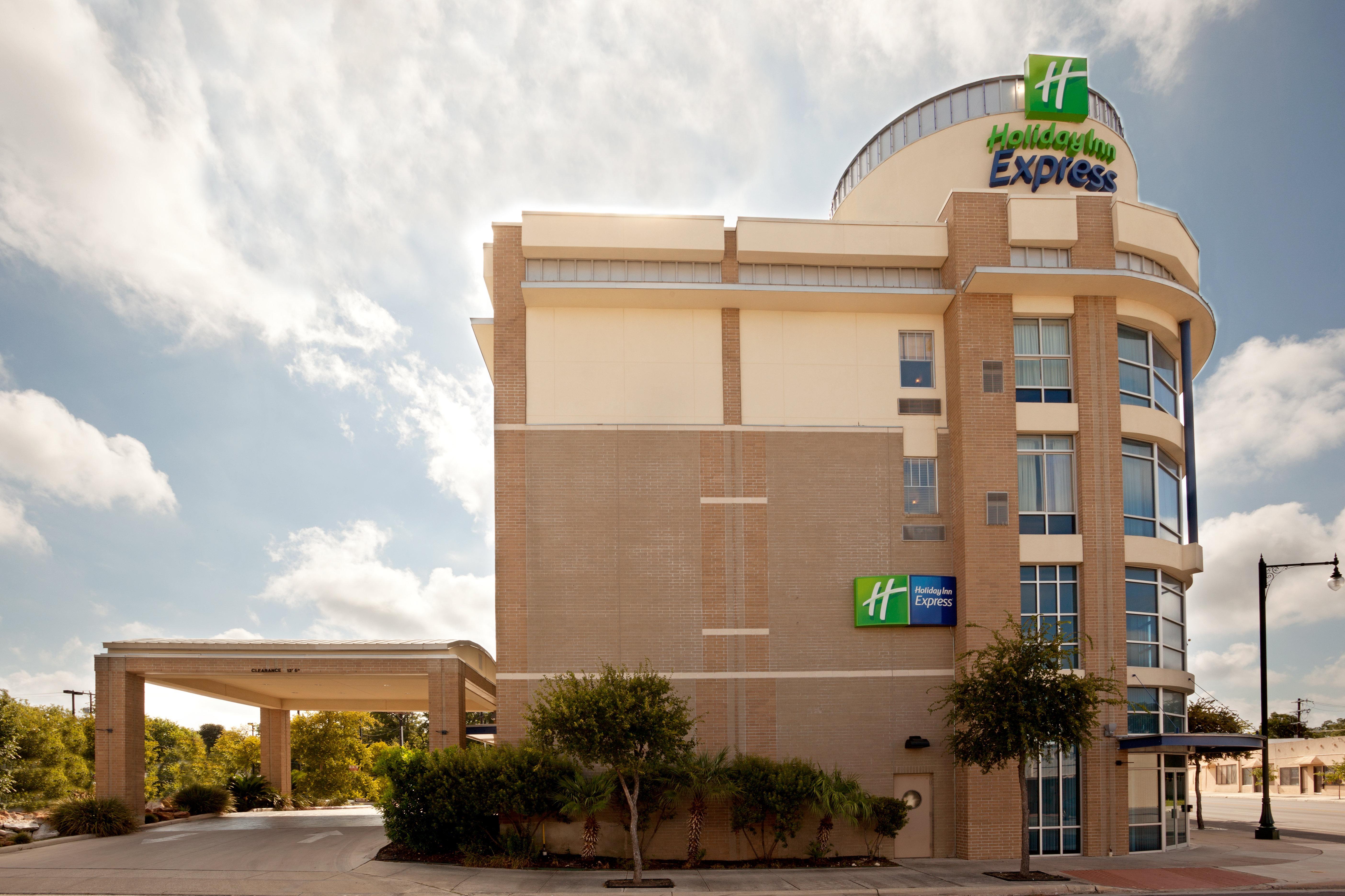 Holiday Inn Express Hotel & Suites San Antonio - Rivercenter Area By Ihg Bagian luar foto