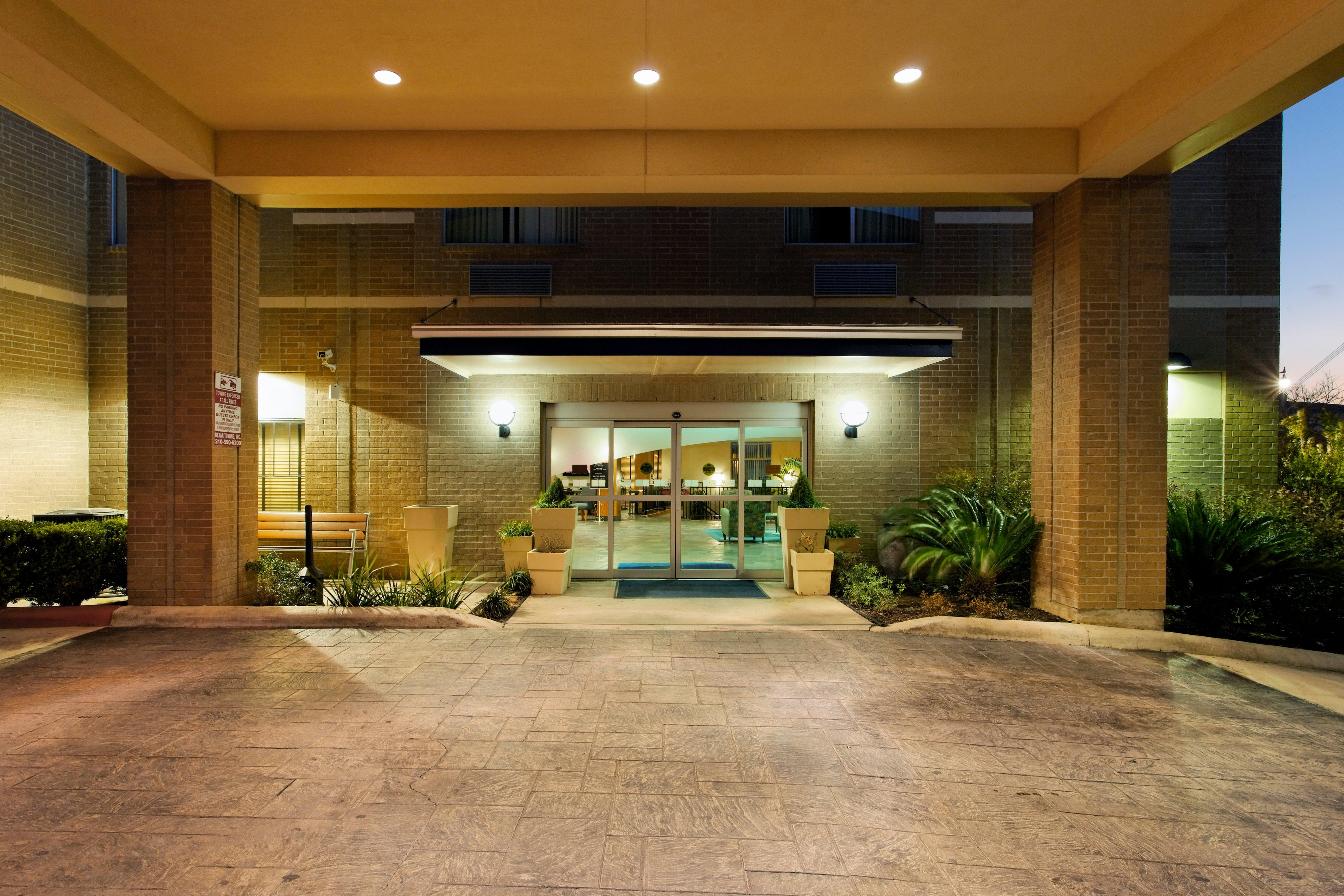 Holiday Inn Express Hotel & Suites San Antonio - Rivercenter Area By Ihg Bagian luar foto