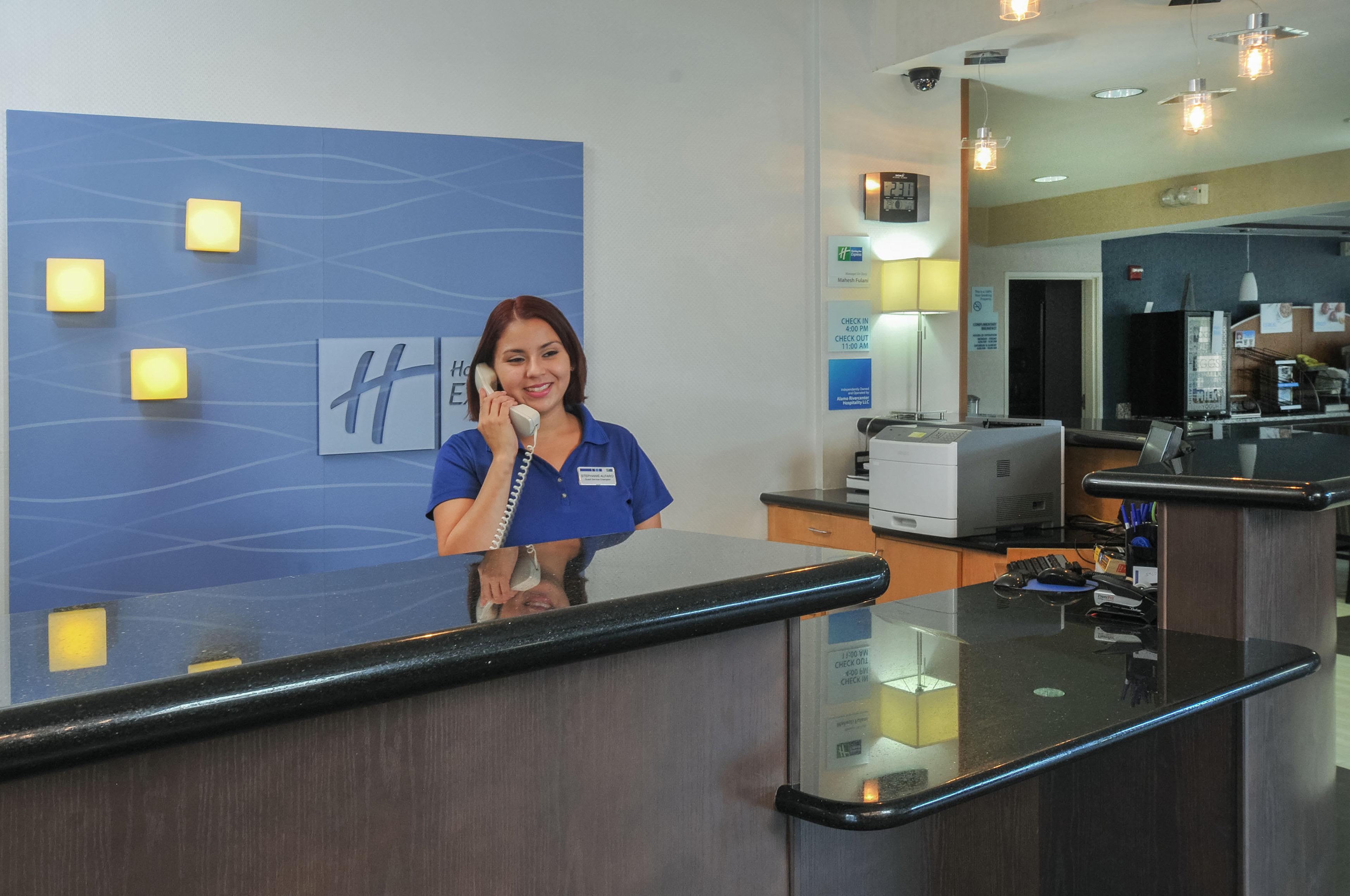 Holiday Inn Express Hotel & Suites San Antonio - Rivercenter Area By Ihg Bagian luar foto