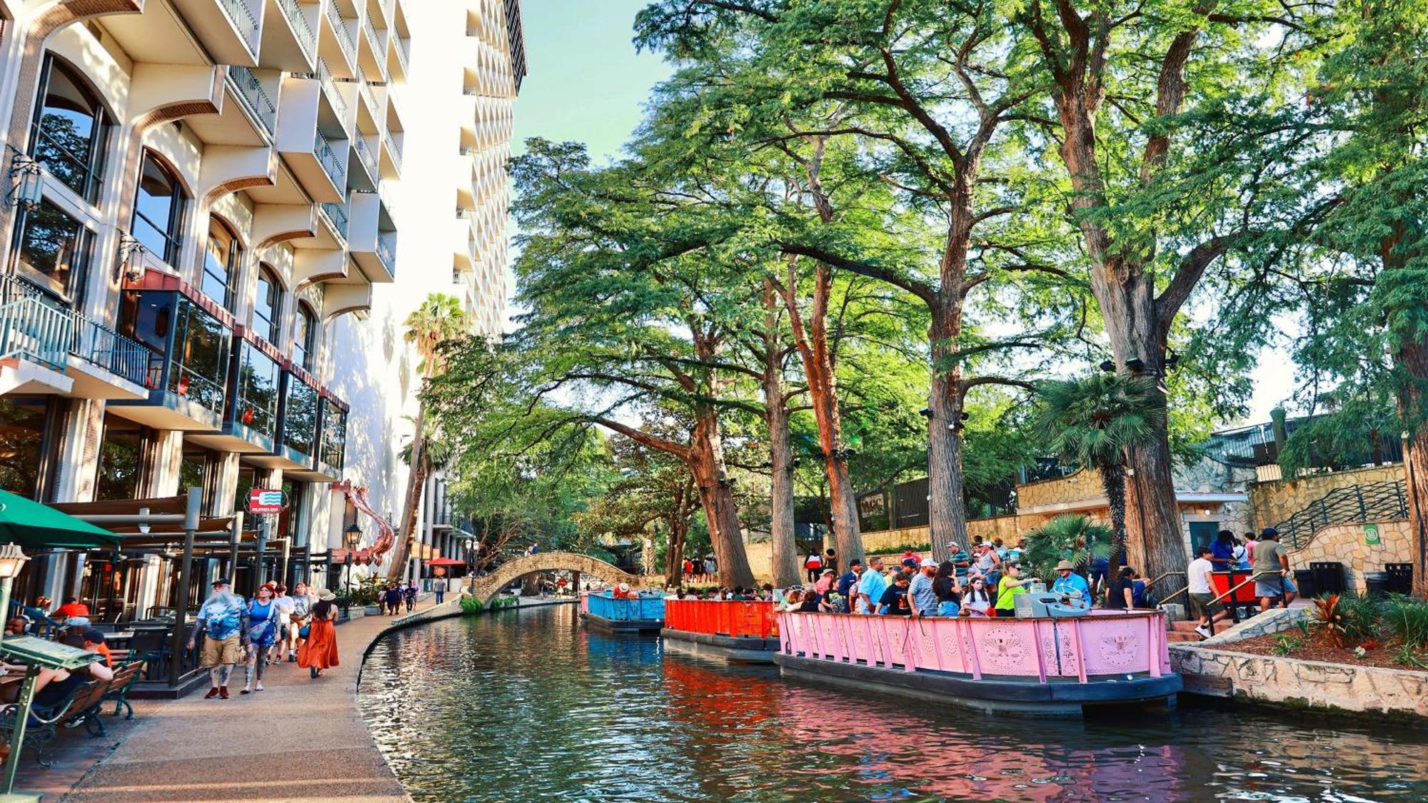 Holiday Inn Express Hotel & Suites San Antonio - Rivercenter Area By Ihg Bagian luar foto