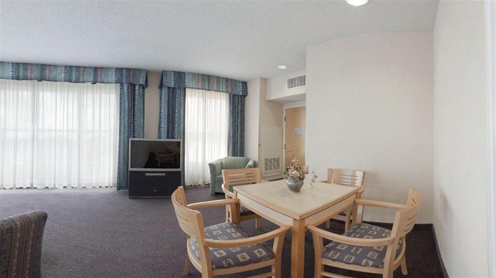 Holiday Inn Express Hotel & Suites San Antonio - Rivercenter Area By Ihg Bagian luar foto